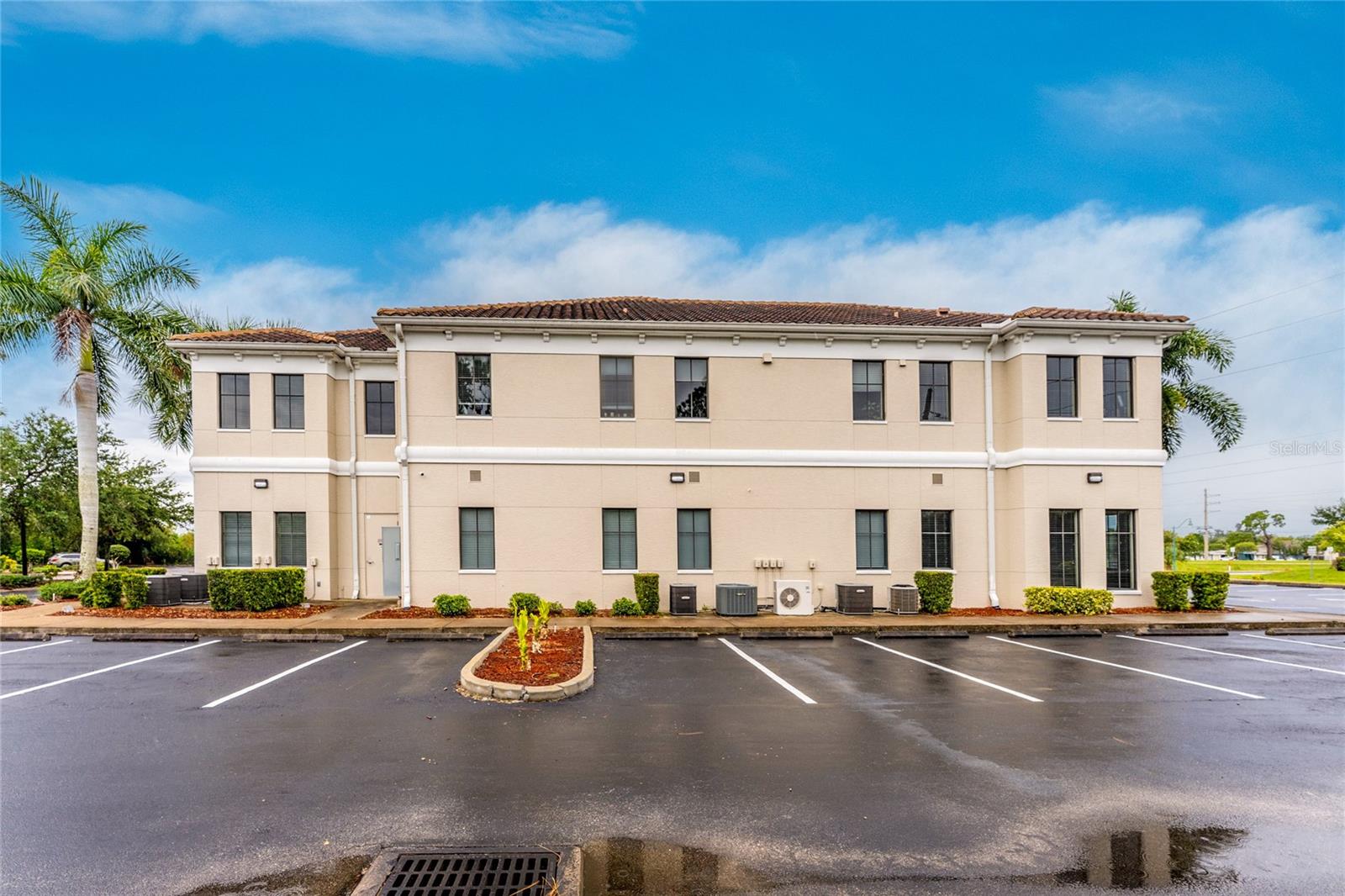 North Port / Sarasota Office Building For Sale - 28K Sq Ft - $5,950,000