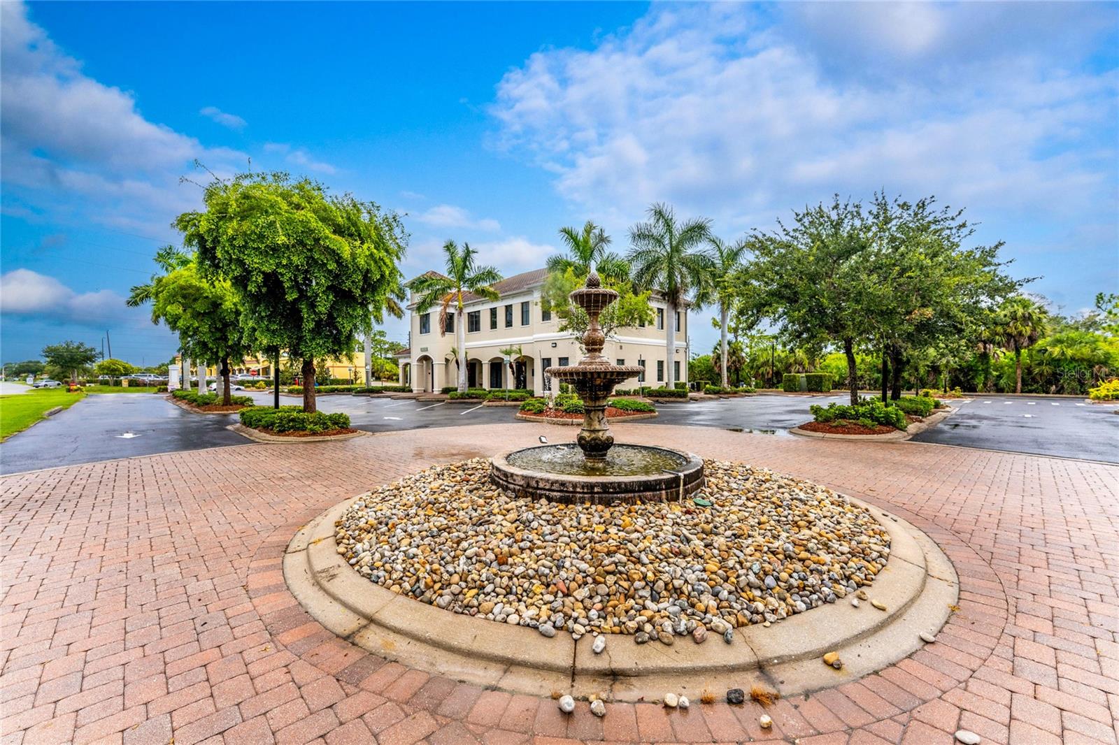 North Port / Sarasota Office Building For Sale - 28K Sq Ft - $5,950,000