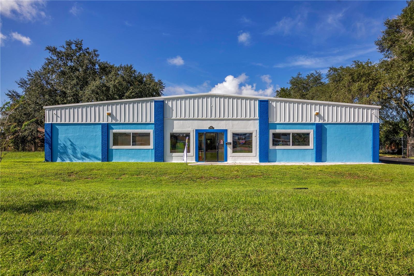 Large Commercial Building For Sale in Apopka, FL - Great For an Office Building $2,600,000
