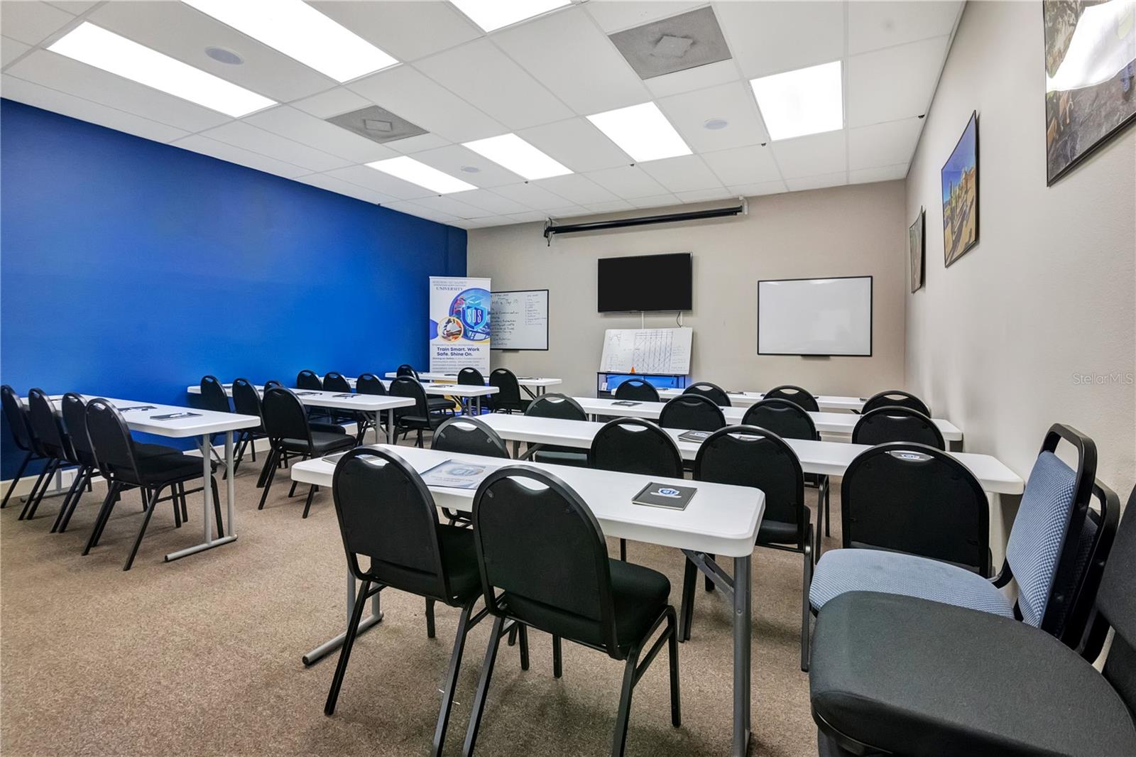 Large Commercial Building For Sale in Apopka, FL - Great For an Office Building $2,600,000