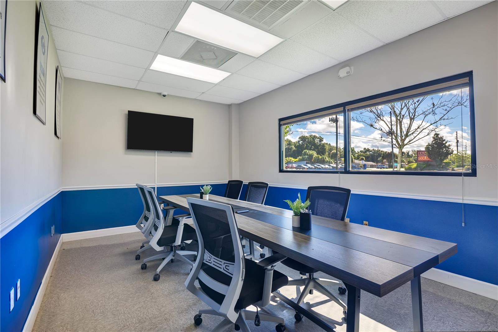 Large Commercial Building For Sale in Apopka, FL - Great For an Office Building $2,600,000